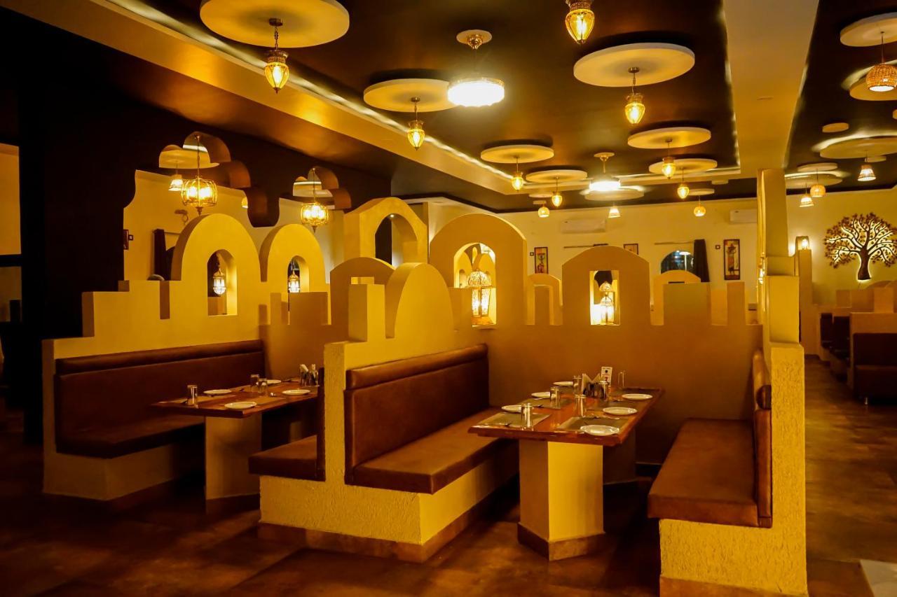 Ratna Mahal Dhamnod Exterior photo