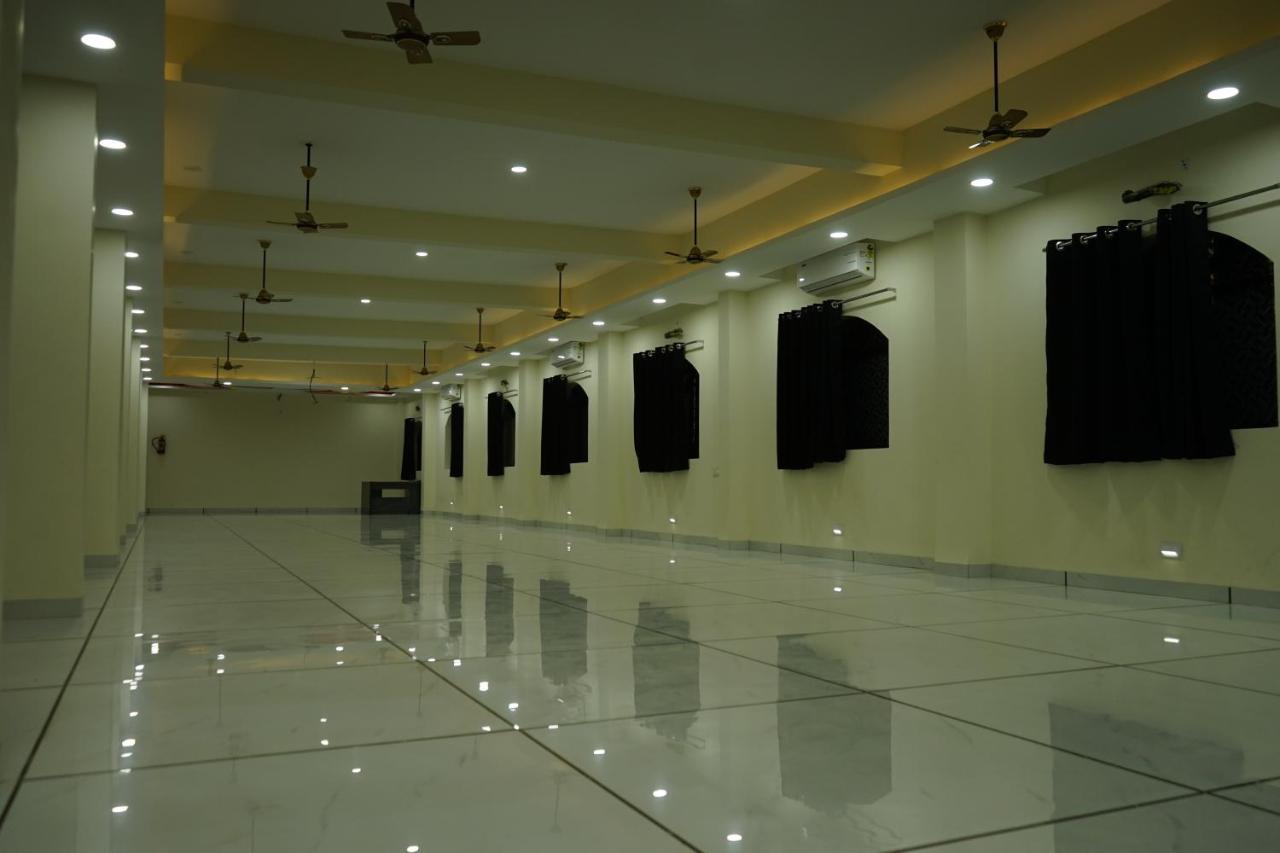 Ratna Mahal Dhamnod Exterior photo